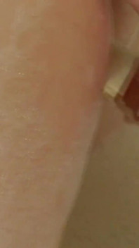 Bathing brunette teen pussy toying solo