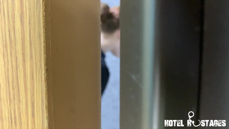 Hotel Captives: Mantenimiento De La Casa Con Stephie Starr