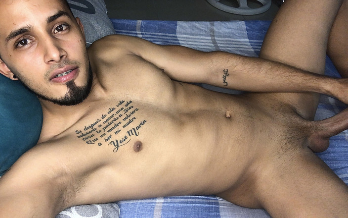 David Torres: Ik masturbeer alleen thuis ik wil seks