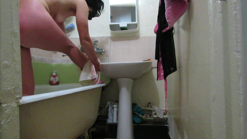 Beautiful Lady in the Bathroom. with Conversations in Russian (Fucking bitch porn)