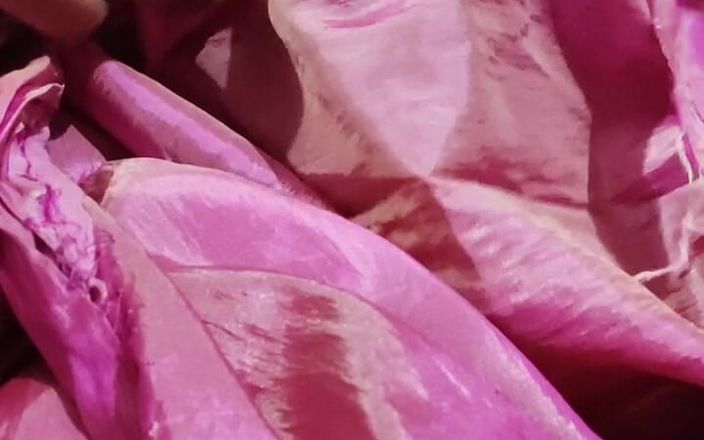 Satin and silky: Komşu yengenin pembe gölgeli saten ipeksi şalvarıyla 40 yarak kafası ovuyor