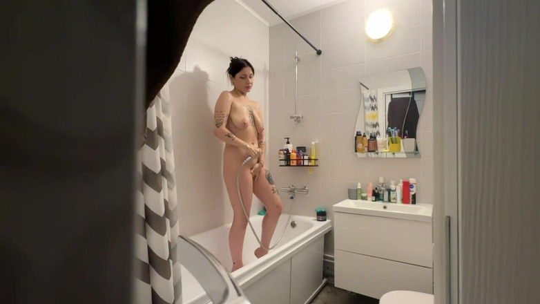 LuchCrush: 화장실에서 나를 잡았어