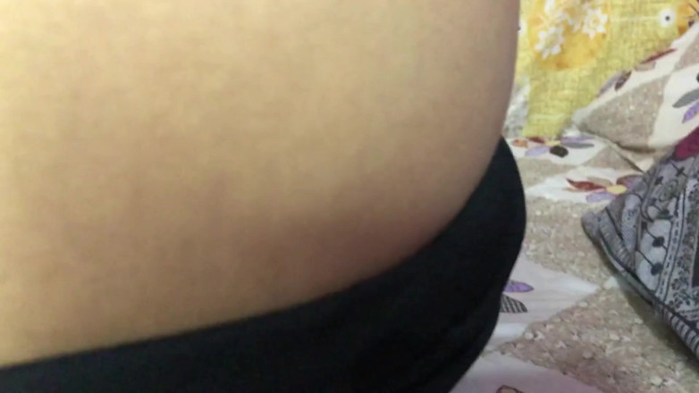 Lustybaby605: Culona latina en pantalones ajustados obtiene algo de acción