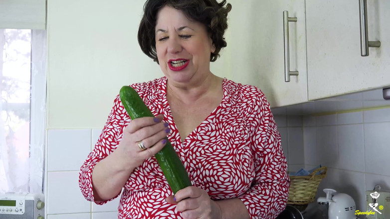 Dirty Doctors Clips: Stepauntie Trisha - Kitchen playtime