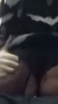Abang tiri mengongkek saya apabila ibu bapa saya tiada di rumah.