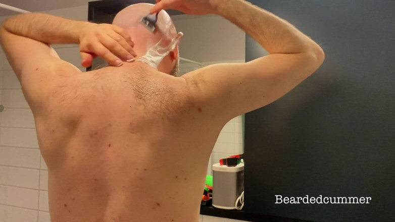 Beardedcummer: Ayah beruang mencukur kepala botaknya, tiada air mani