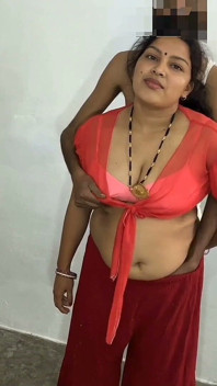 Heißes indisches mädchen blowjob möpse drücken, ficken und abspritzen auf ihre schenkel