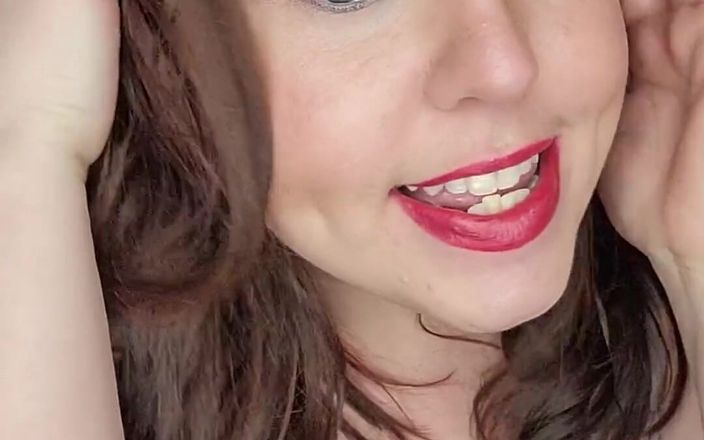 KinkyKatie: Donc j’allais totalement supprimer ça, je fais des cris d’ardeur en...