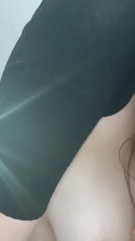 Volevo davvero succhiare il mio patrigno. Mentre mi comportavo male, mi metteva tutto in bocca.