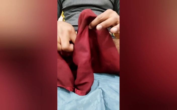 Satin And Silky: Porno cu labă cu mătase satinată - Frecare a capului pulii...