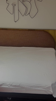 Rondborstige blonde latina neukt me met haar voeten