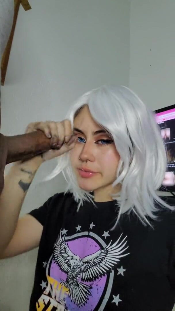 DherlyDoll: 当家人聚在一起时，我给了他一个美味的口交。