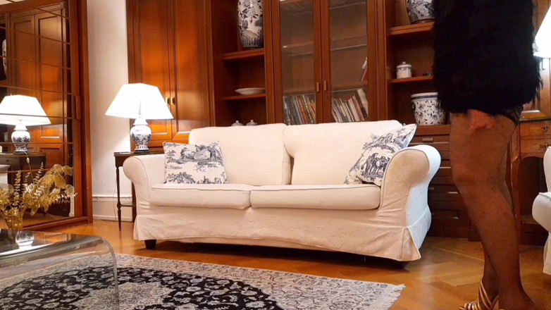 Selena701: Güzel Sarışın, Olgun Eş, Çorapla Seksin Tadını Çıkarıyor