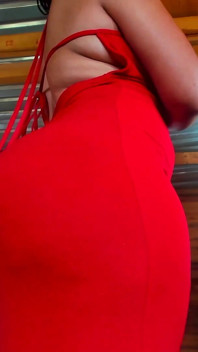 Twerking dalam pakaian seksi yang lain dihantar oleh peminat besar...