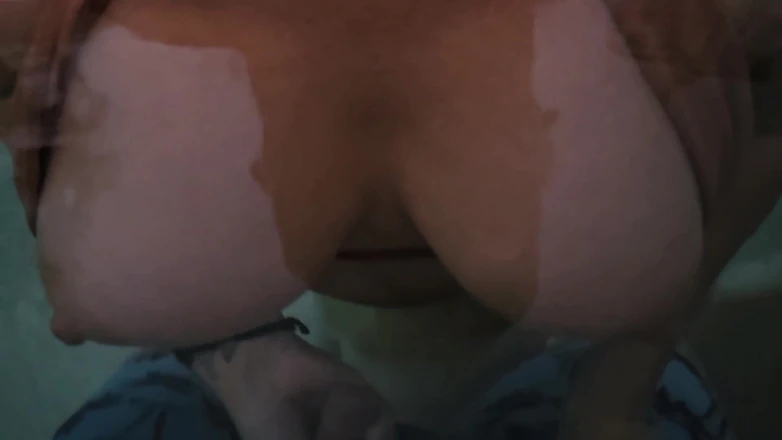 Bellaboo: Bit titty fru ger mannen en avrunkning