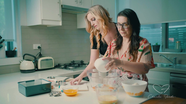 CharlieForde: Bake Me a Cake yang menampilkan Charlie Forde, Chasey Devil