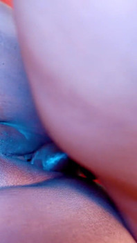 Le tette il latte della matrigna seduce dal suo figliastro di notte