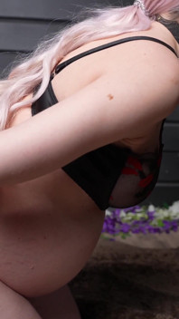 BDSM pour esclave enceinte. Corde et pénalités