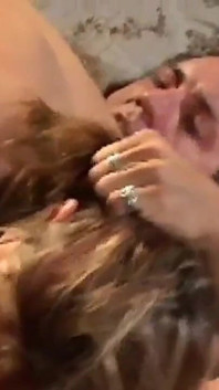 Mladá manželka, která miluje anální sex, je ošukaná jako skutečná nadržená děvka