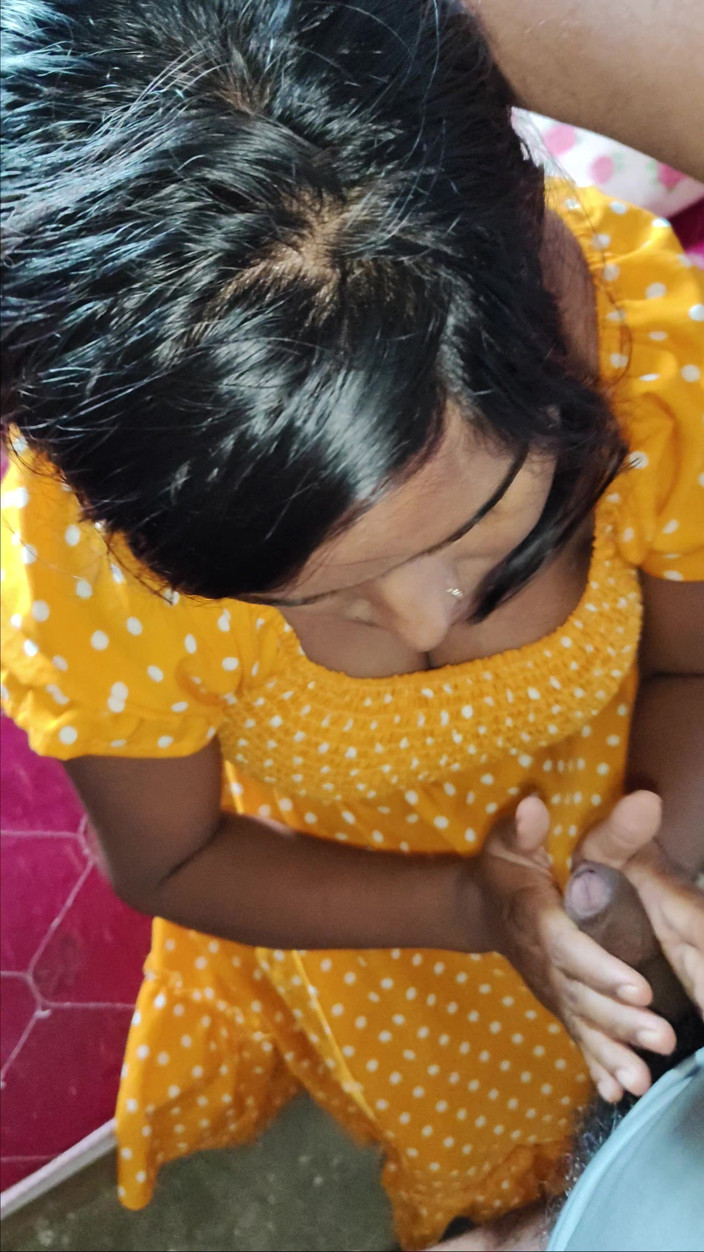 Premi pooja: La sorellastra ha scosso il pene del fratellastro e le...