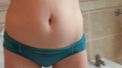 All Those Girlfriends: Elli montana menggoda dan merayu memeknya di kamar mandi