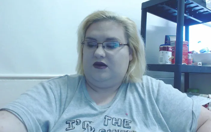 LaLaDelilah: BBW smoking compilation