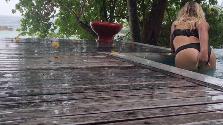 TheloveStory: Melancap dalam hujan di kolam luar pantat besar miang
