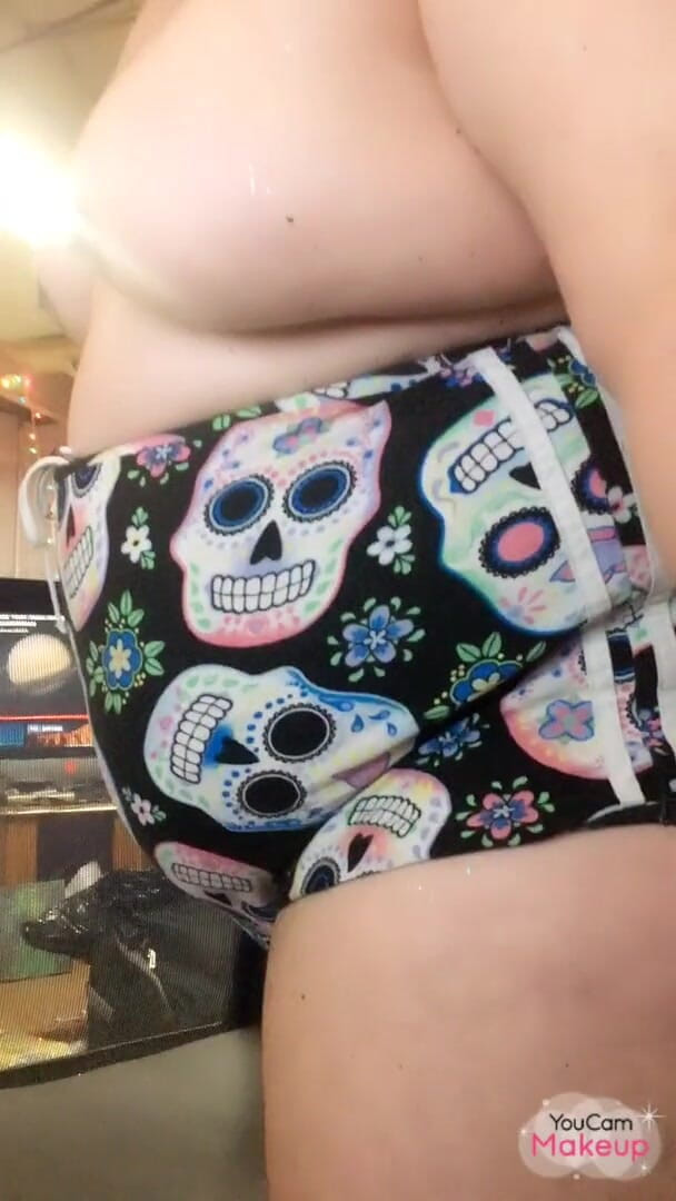 King Of Crossdress: Nicesexyassnswallowhugeobject