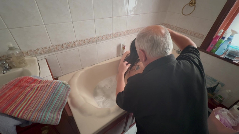 Aaexperiencesltd: 第1部分 当萨塔纳的管家洗澡和按摩domina satana