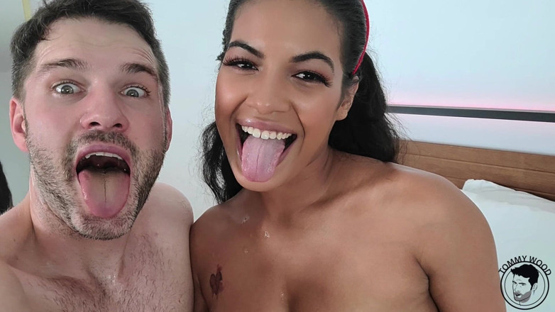 Tommy Wood XXX: Sex de Crăciun cu vedeta negresă sexy Maya