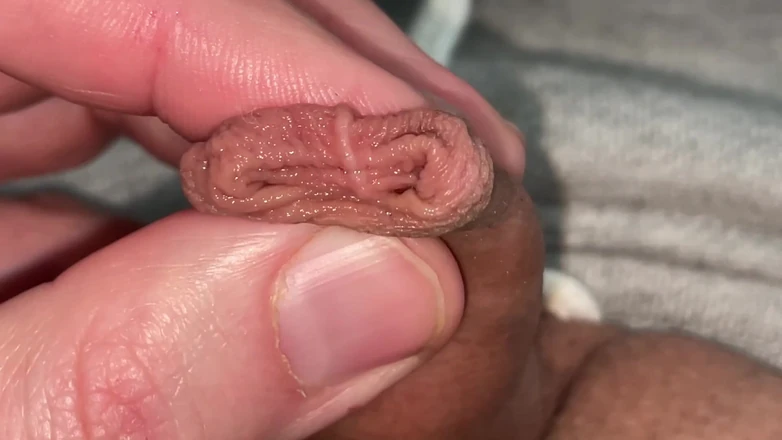 Wichskumpel: Small Juicy Uncut Cock Gets Out of Pants Playing with...