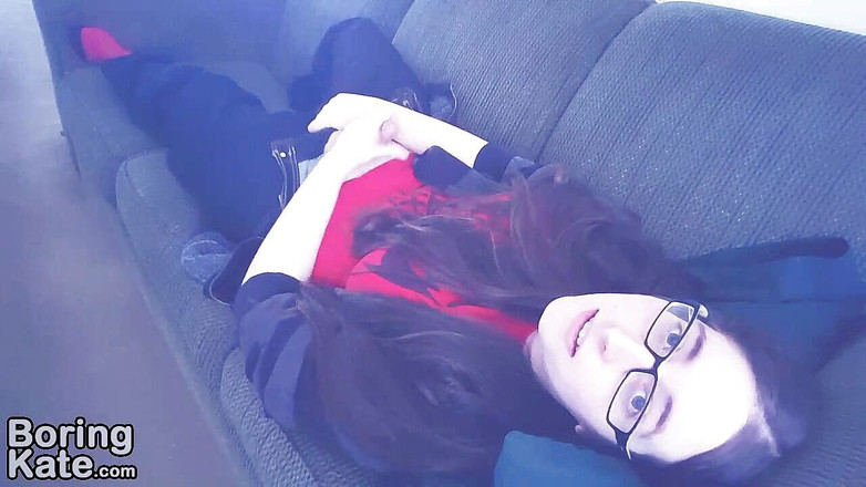 Boring Kate: Jajko Tenga i duża, cycata kanapa