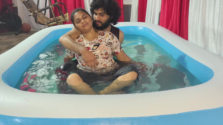 Vaigavarun45: La coppia mallu scopa in piscina con pompino