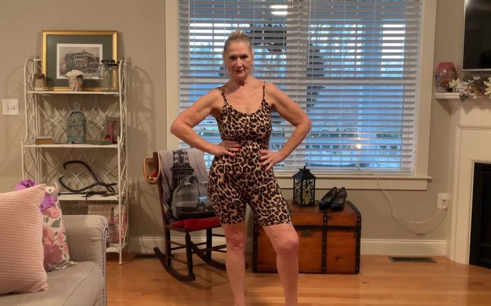 Danielle Dubonnet: Desnuda modelo gilf Dani D prueba (traje morado apretado, traje con...
