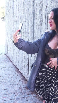 Aura e nebună după lecția de sex pentru un tip tânăr și excitat!