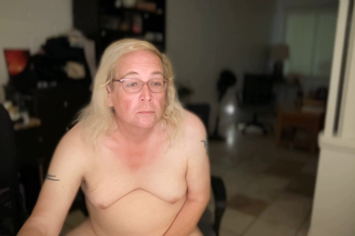 Silverbanger 3: Tiffany trans milf solo aftrekken