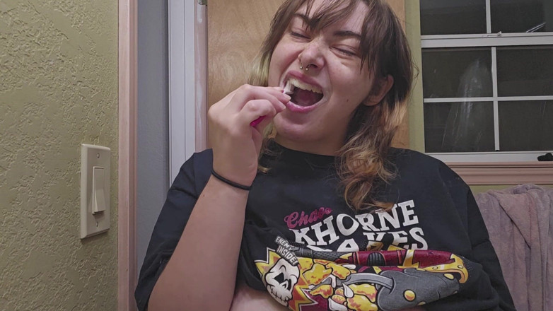 Mushroombitchx: Расческа и засвет грязная!