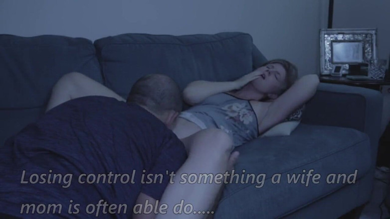 Housewife Ginger: Příběh sexy manželky: Jak jsem se stal závislým a chtěl...