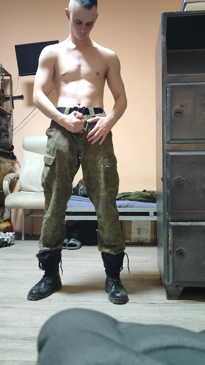 Ethan Alpha: Garoto do exército goza