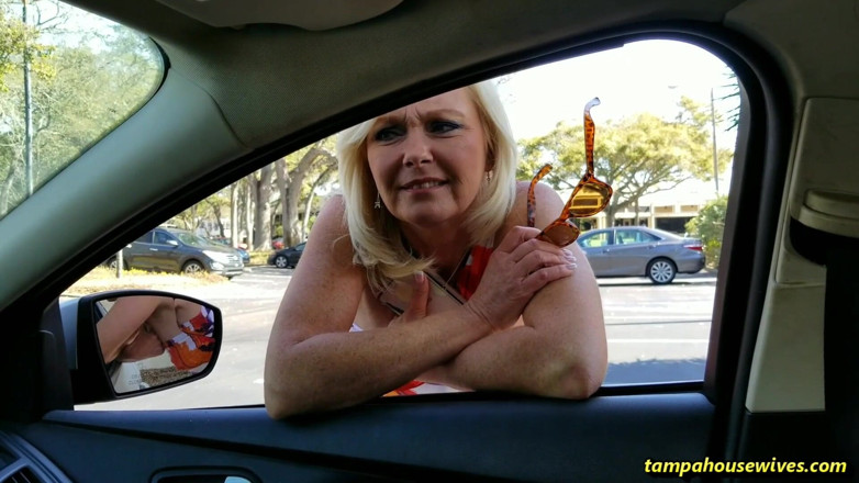Ms Paris and Friends: Parkplatz blowjob