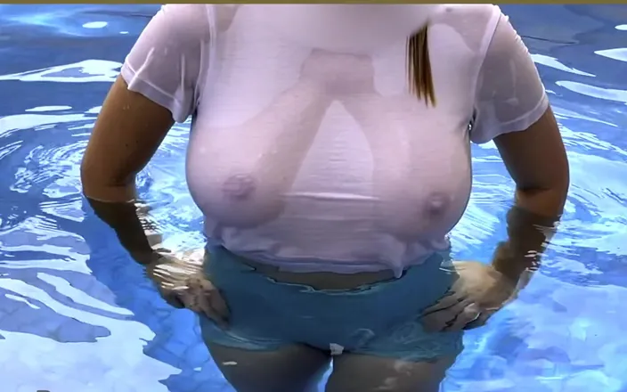 Wifey Does: Wifey gets her big tits wet in this exclusive hotel...