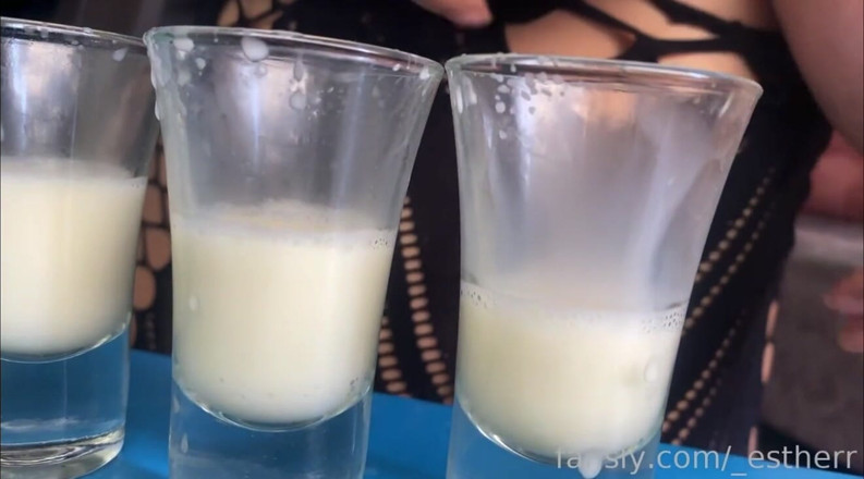 Esther Mommy: Llenar tres gafas con leche materna fresca de mis pechos...