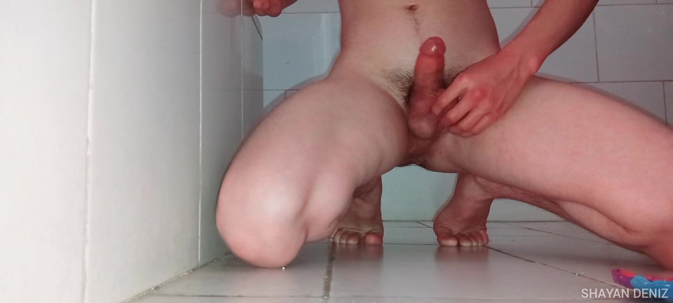 SHAYAN DENIZ: Shayan Deniz - 's avonds laat in de badkamer met echte amateurclip