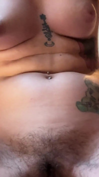 Giantess berbulu Menggunakan Awak