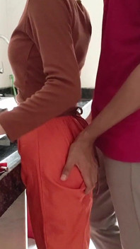 Sexe dans la cuisine avec son mari