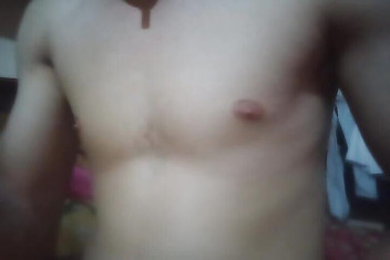 Gangbang straight: Berkongkek dengan dildo untuk masukkan zakar ke dalam pantat makcik...