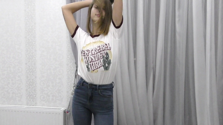 anibutler: Sexy teen lutscht dildo nach einer party