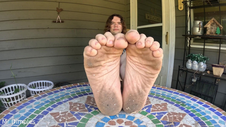 Mr Dimples: Je Montre Mes Pieds Sales