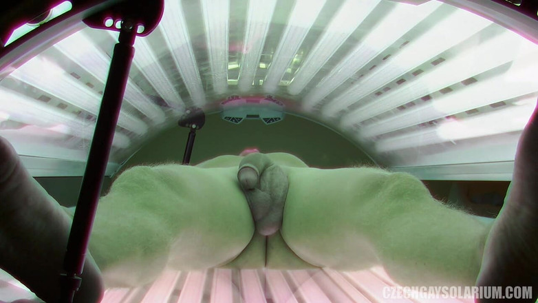 Czech Gay Solarium: Solarium gay checo 14 - flaco dotado twink's secret bronceado show