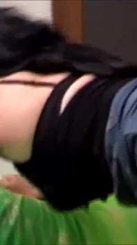 Sexe amateur après le dîner pour une MILF excitée